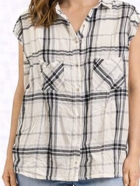 Maurice’s Women’s Short Sleeved Flannel Shirt - Size Large